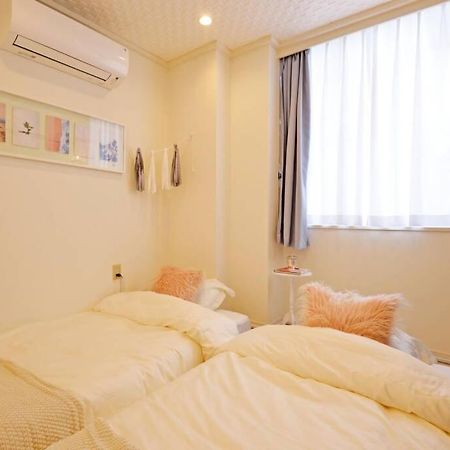 Апартаменты Meee Shinjuku Токио Экстерьер фото