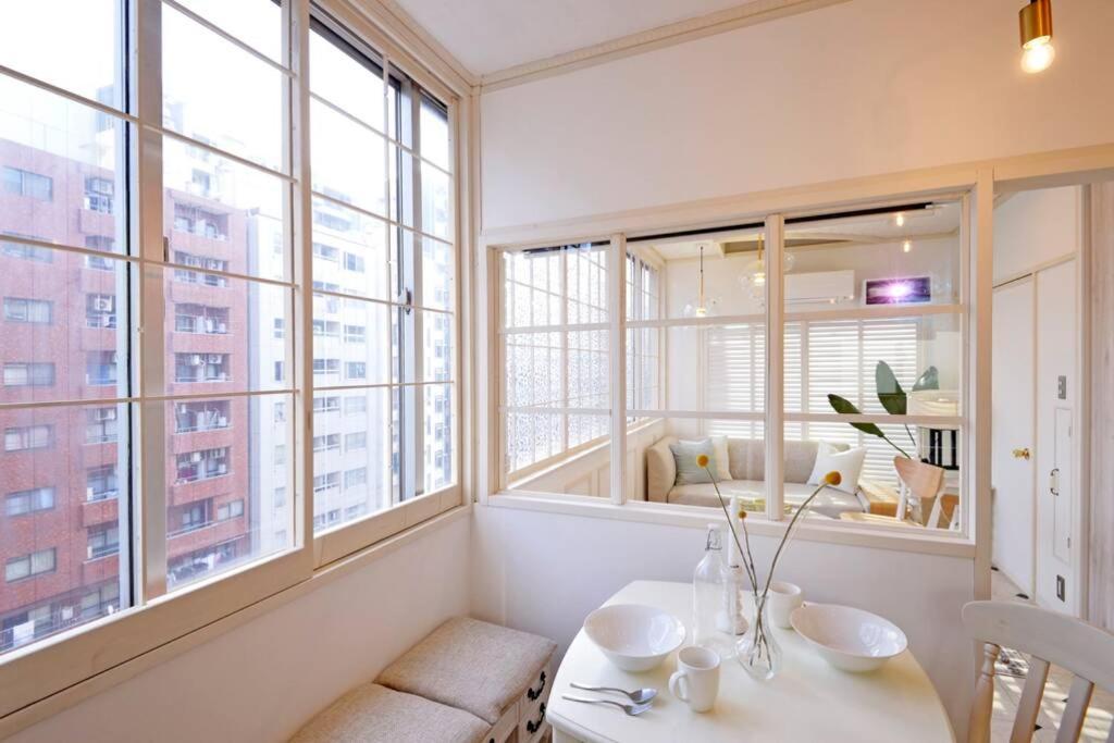 Апартаменты Meee Shinjuku Токио Экстерьер фото
